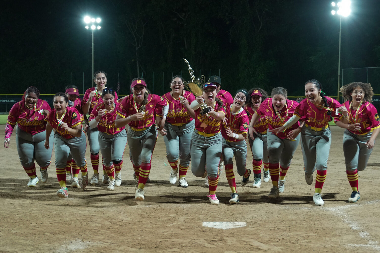 felices las búhas de la upr de humacao. (luis ortiz lai)